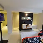 Pont Levis Boutique Hotel - 50M Cite Remparts Carcassonne קרקסון