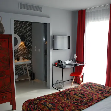 Pont Levis Hotel - Franck Putelat 4*
